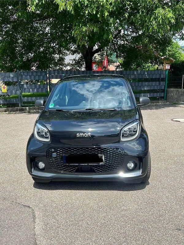Schwarz Gebraucht 2020 Smart ForTwo Electric Drive Passion Coupé | 11.399 € (Etwas zu teuer) - Bild 1/4