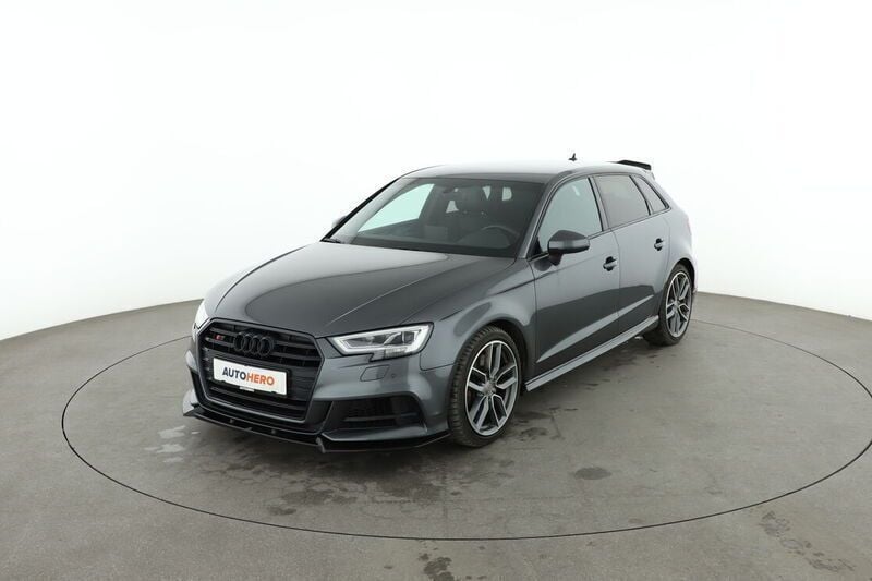 Grau Gebraucht 2019 Audi S3 Sport Limousine | 28.480 € (Fairer Preis) - Bild 1/4