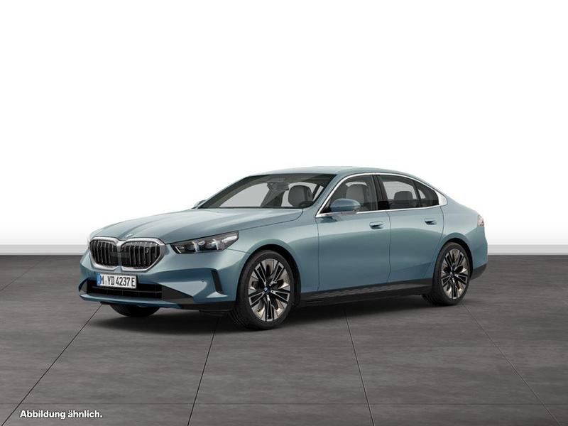 Grün Gebraucht 2024 BMW i5 Limousine | 63.535 € - Bild 1/4