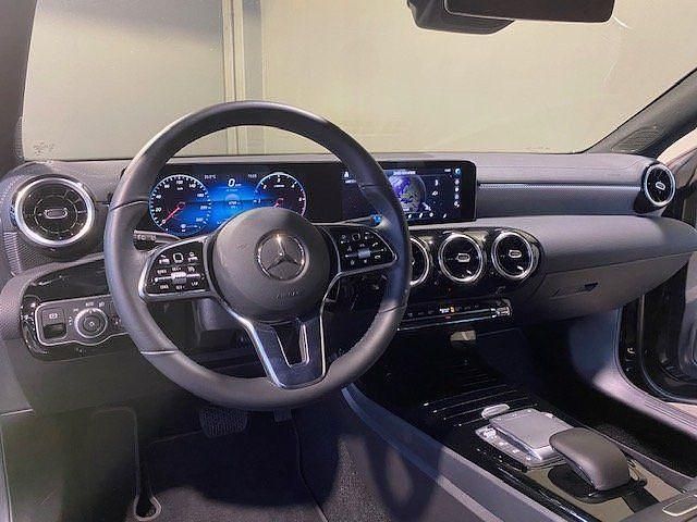 Gebraucht 2023 Mercedes CLA200 Shooting Brake Kombi | 31.490 € (Fairer Preis) - Bild 1/4