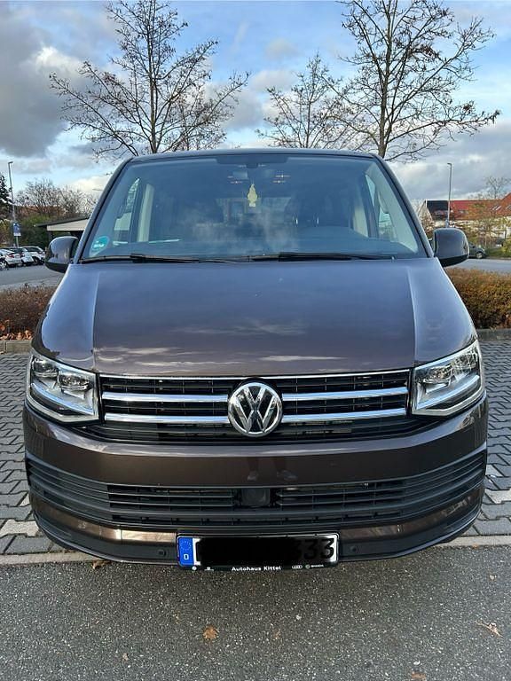 Braun Gebraucht 2018 VW Multivan Van | 34.990 € (Fairer Preis) - Bild 1/4