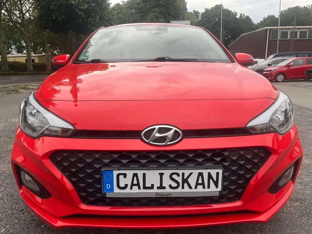 Gebraucht Hyundai i20 Select 75 PS (55 kW) 2019 Rot Kleinwagen