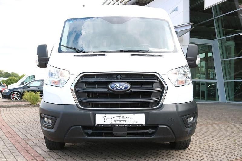 Gebraucht Ford Transit Trend 131 PS (96 kW) 2022 Weiß Limousine
