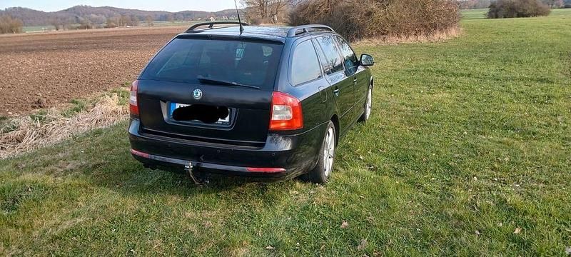 Gebraucht Skoda Octavia Ambiente 160 PS (117 kW) 2010 Schwarz Kombi