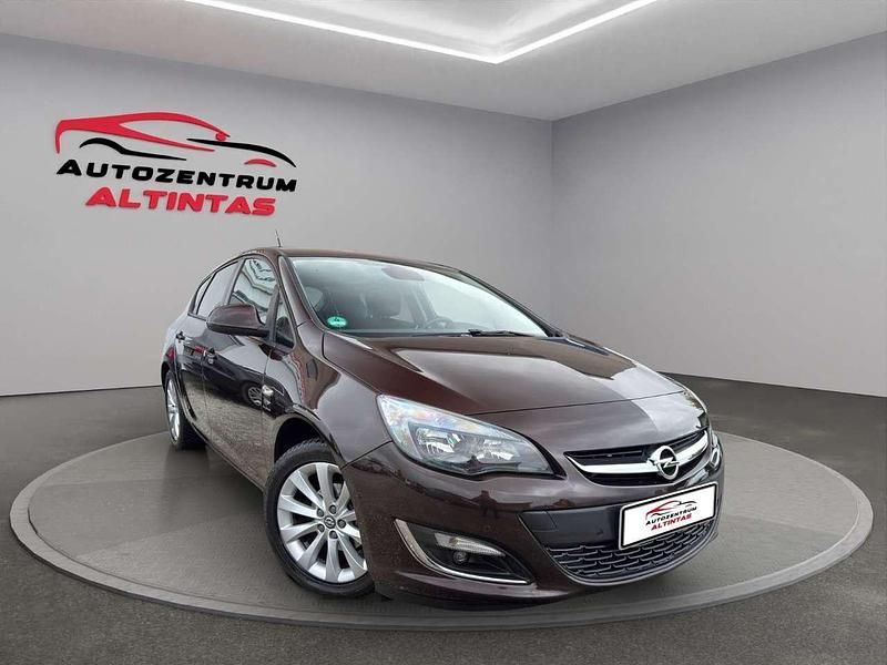 Usata Opel Astra 140 CV (102 kW) 2013 Marrone Berlina