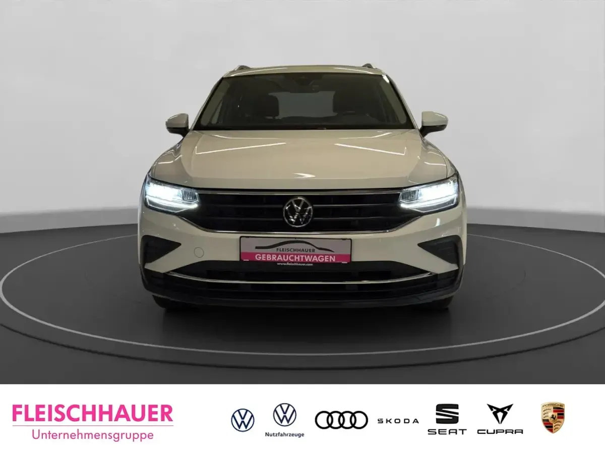 Gebraucht VW Tiguan Active 320 PS (235 kW) 2022 Weiss SUV