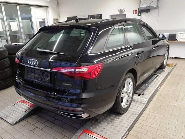 Gebraucht Audi A4 Sport 204 PS (150 kW) 2023 Brillantschwarz Kombi
