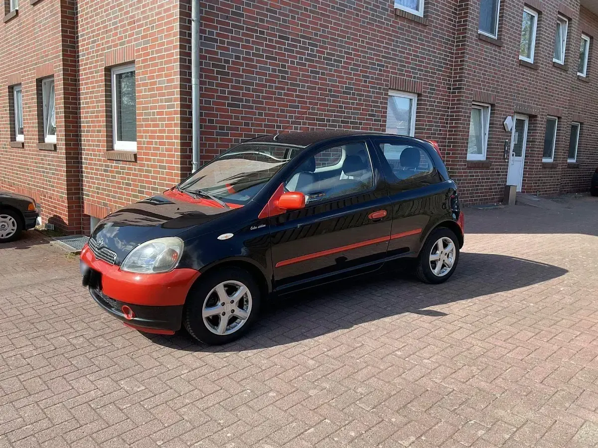 Gebraucht Toyota Yaris Luna 86 PS (63 kW) 2001 Schwarz Limousine
