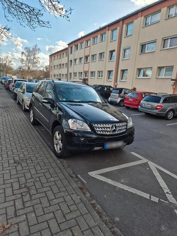 Gebraucht Mercedes ML320 224 PS (164 kW) 2007 Schwarz SUV