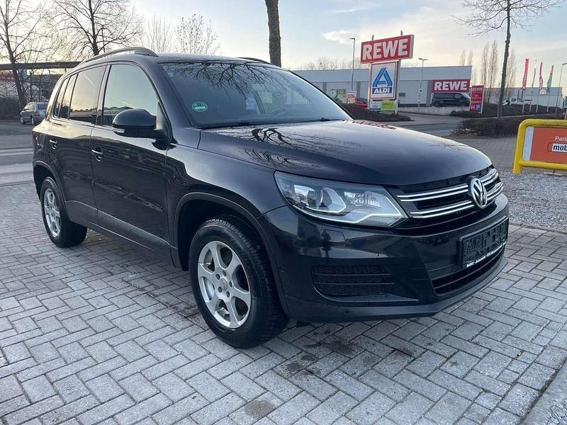 Gebraucht VW Tiguan Trendline 110 PS (80 kW) 2012 Deep black perleffekt SUV
