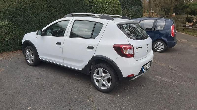 Gebraucht Dacia Sandero Stepway Ambiance 90 PS (66 kW) 2015 Weiß Limousine