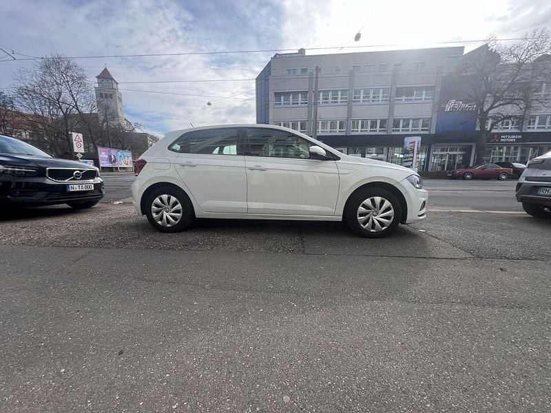 Gebraucht VW Polo Sound 75 PS (55 kW) 2017 Weiß Kleinwagen