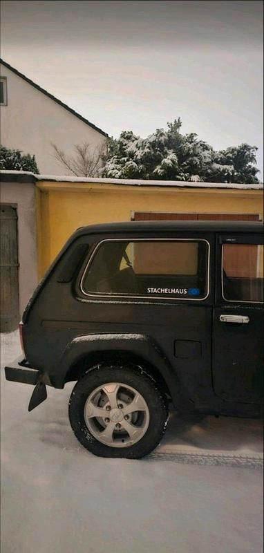 Gebraucht Lada niva 83 PS (61 kW) 2014 Schwarz SUV