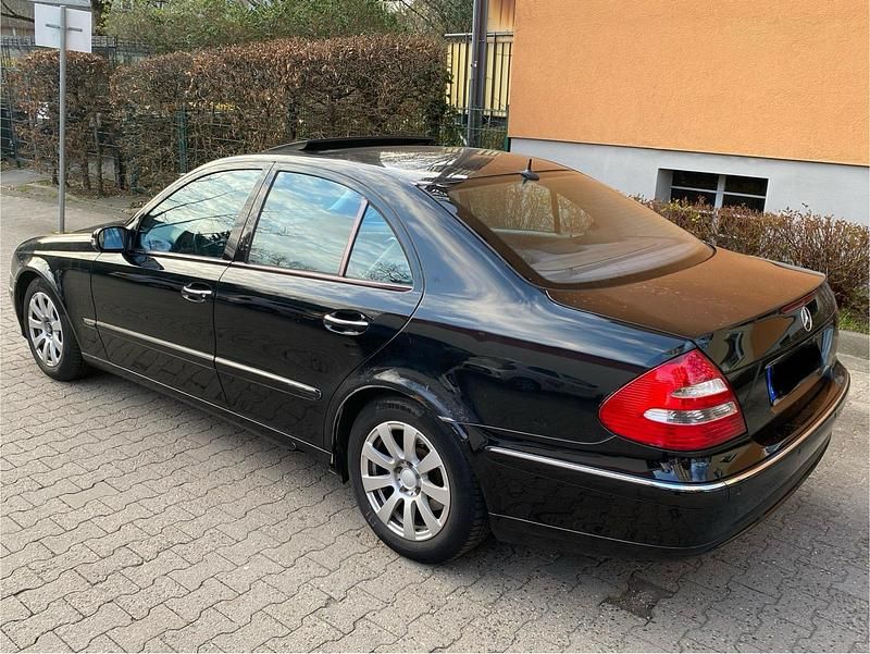 Gebraucht Mercedes E220 150 PS (110 kW) 2005 Limousine