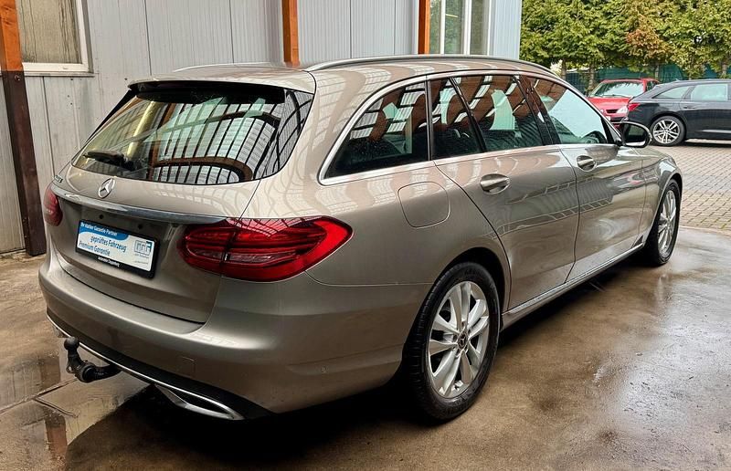 Gebraucht Mercedes C200 Avantgarde 160 PS (117 kW) 2019 Silber Kombi