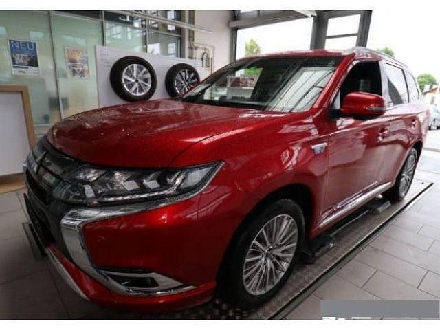 Rot Gebraucht 2021 Mitsubishi Outlander P-HEV Top SUV | 22.360 € (Superpreis) - Bild 1/1