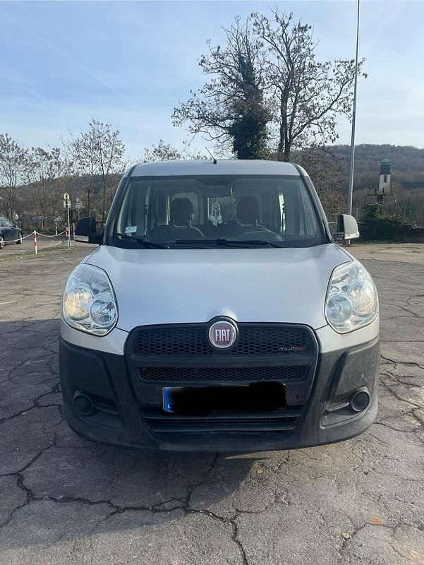Grau Gebraucht 2011 Fiat Doblò Van / Kleinbus | 3.000 € (Guter Preis) - Bild 1/4