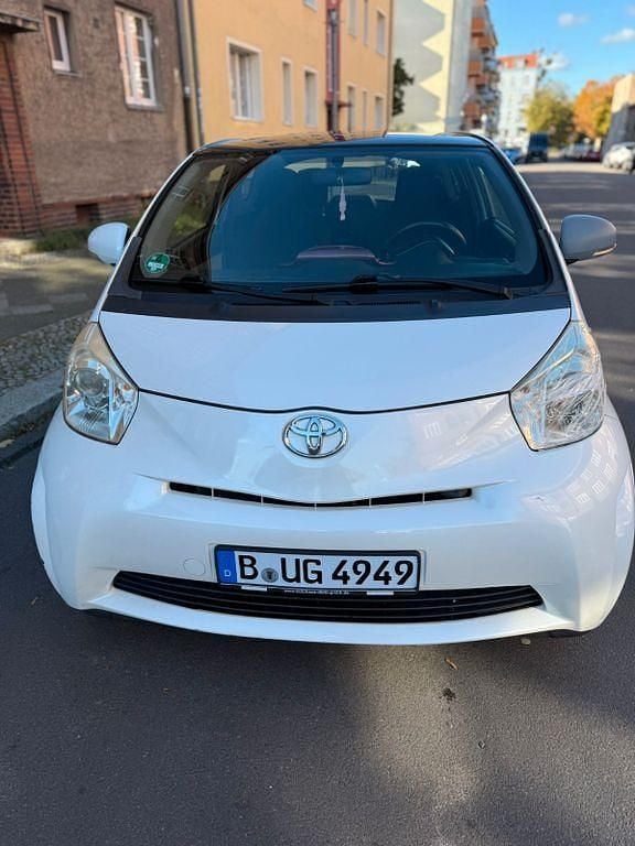 Weiß Gebraucht 2010 Toyota iQ Kleinwagen | 5.900 € (Fairer Preis) - Bild 1/4