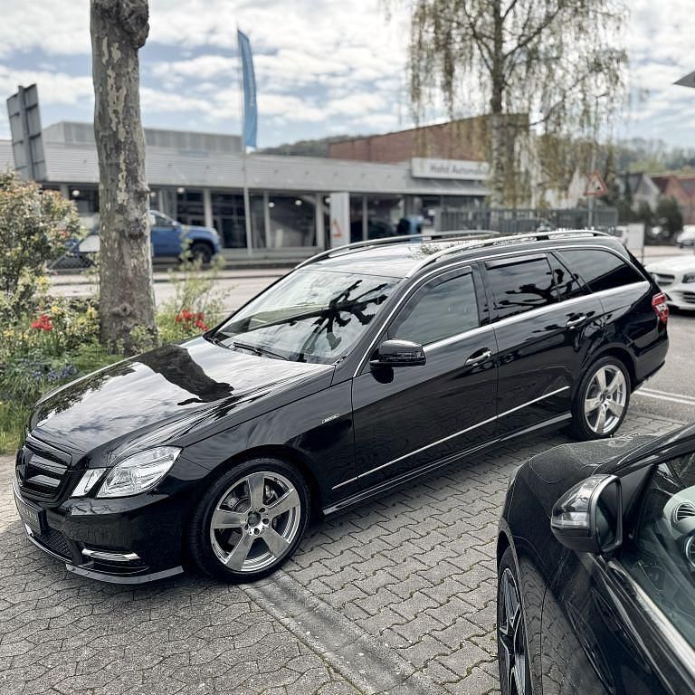 Gebraucht Mercedes E200 184 PS (135 kW) 2013 Schwarz Limousine
