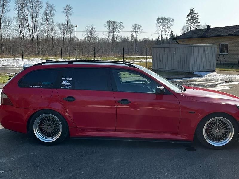 Gebraucht BMW 525 Performance 197 PS (144 kW) 2008 Rot Kombi