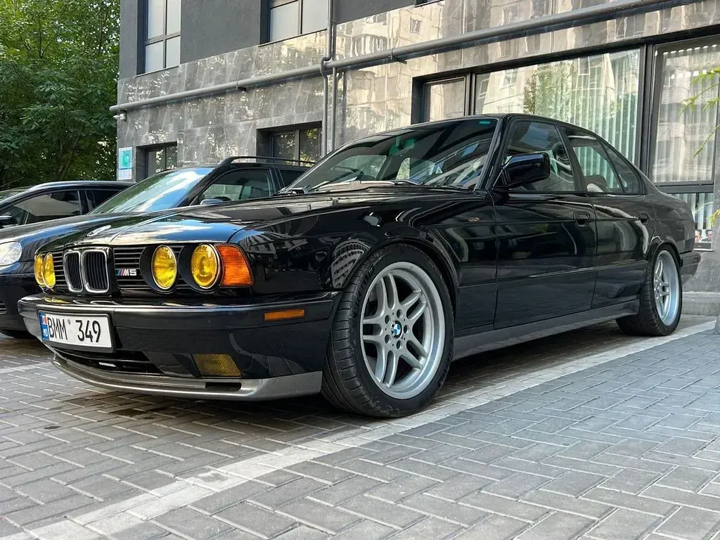 Używany BMW M5 Performance 428 KM (314 kW) 1992 Czarny Kombi