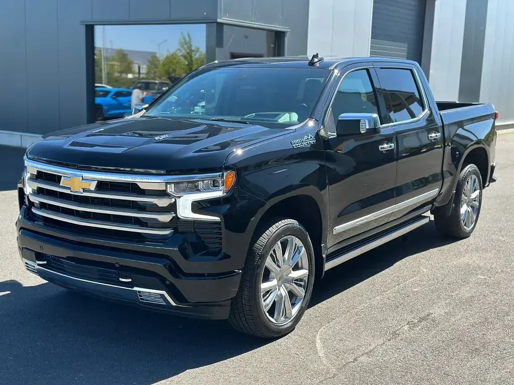 Neu Chevrolet Silverado 426 PS (313 kW) 2026 Schwarz SUV