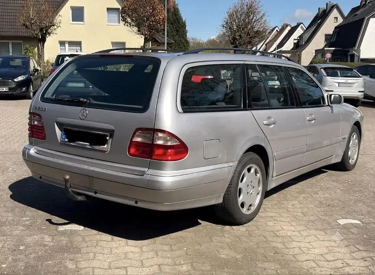 Gebraucht Mercedes E200 163 PS (119 kW) 2003 Silber Kombi