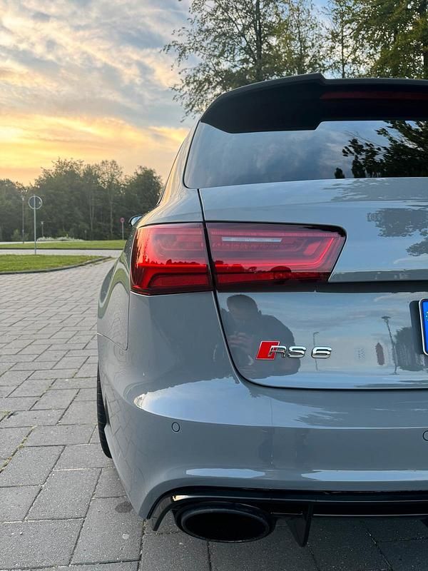 Gebraucht Audi RS6 725 PS (533 kW) 2018 Grau Kombi