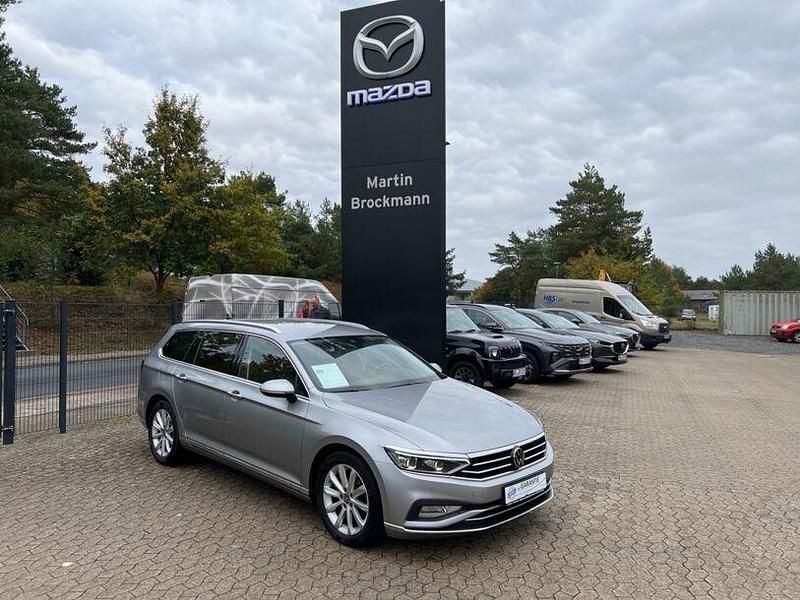 Silber Gebraucht 2021 VW Passat Elegance Kombi | 18.880 € (Fairer Preis) - Bild 1/4