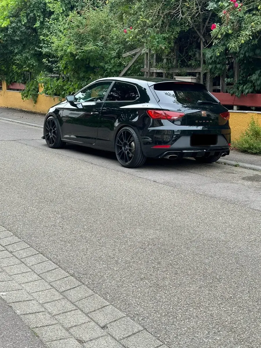 Używany Seat Leon CUPRA 300 KM (220 kW) 2017 Czarny Coupe