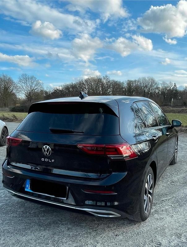 Gebraucht VW Golf VII Active 115 PS (84 kW) 2021 Schwarz Kleinwagen