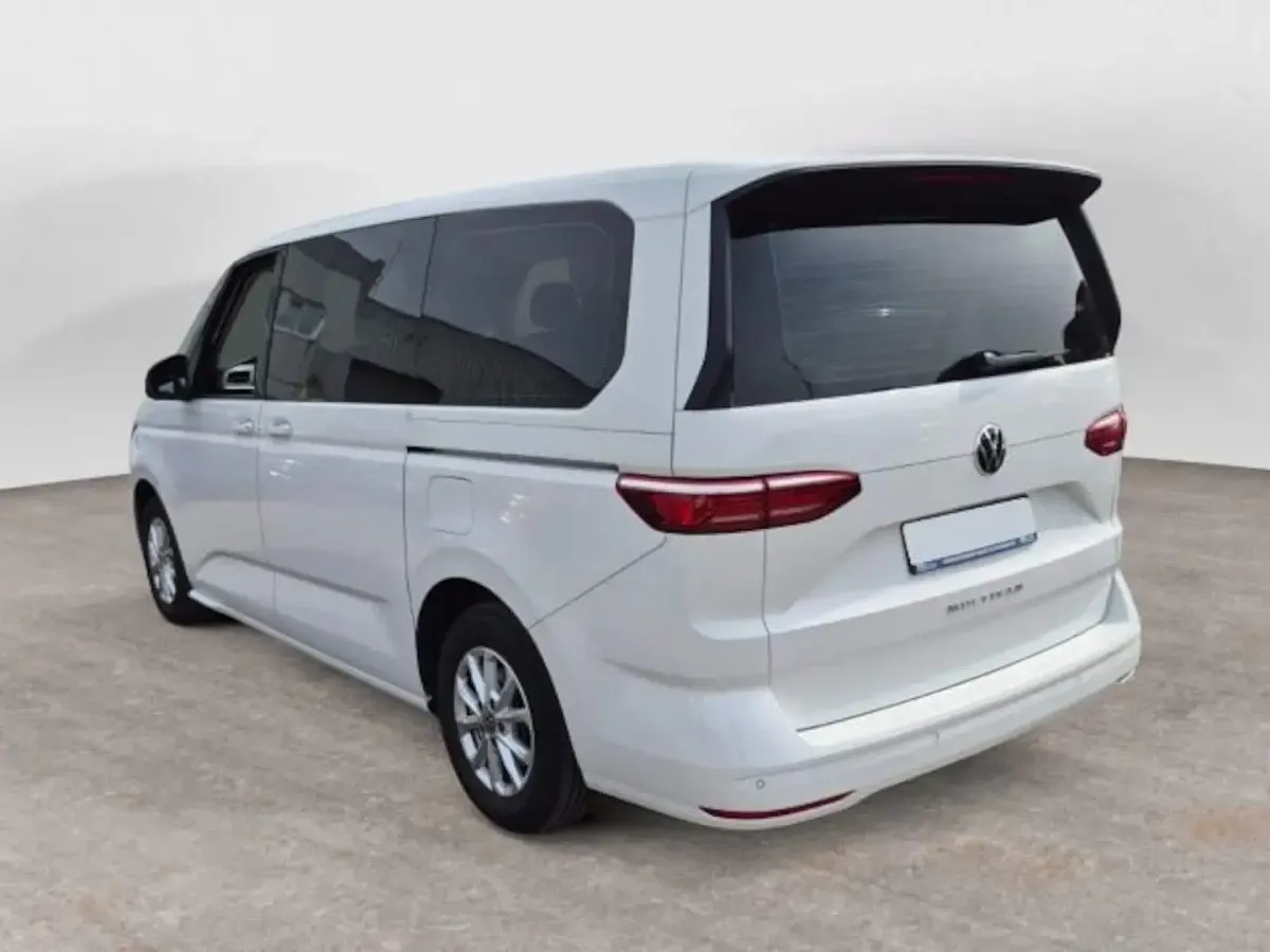 Gebraucht VW Multivan Life 136 PS (100 kW) 2022 Weiß Van / Kleinbus