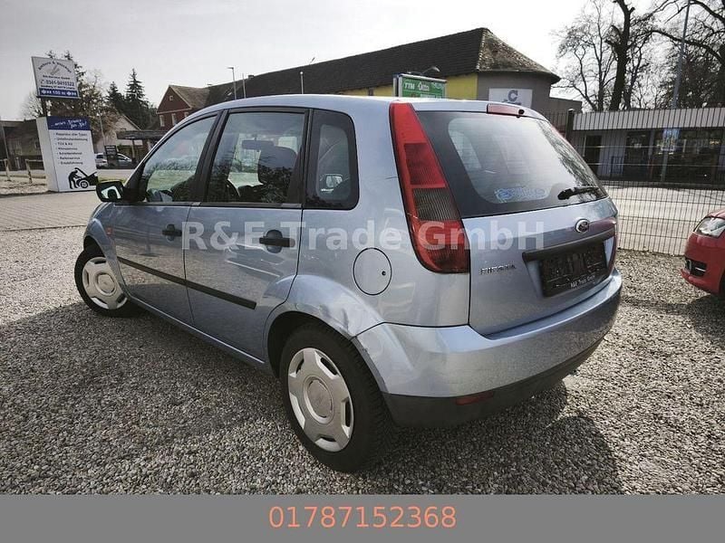 Gebraucht Ford Fiesta 69 PS (50 kW) 2004 Blau Kleinwagen