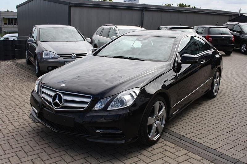 Schwarz Gebraucht 2013 Mercedes E200 Avantgarde Coupé | 11.900 € (Superpreis) - Bild 1/4