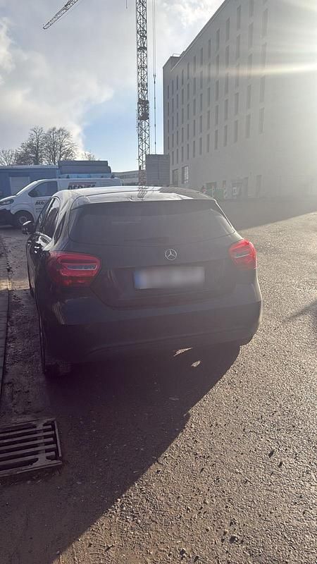 Gebraucht Mercedes A180 109 PS (80 kW) 2016 Schwarz Kleinwagen