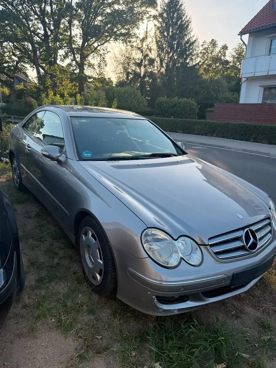 Gebraucht Mercedes CLK220 150 PS (110 kW) 2008 Silber Coupé