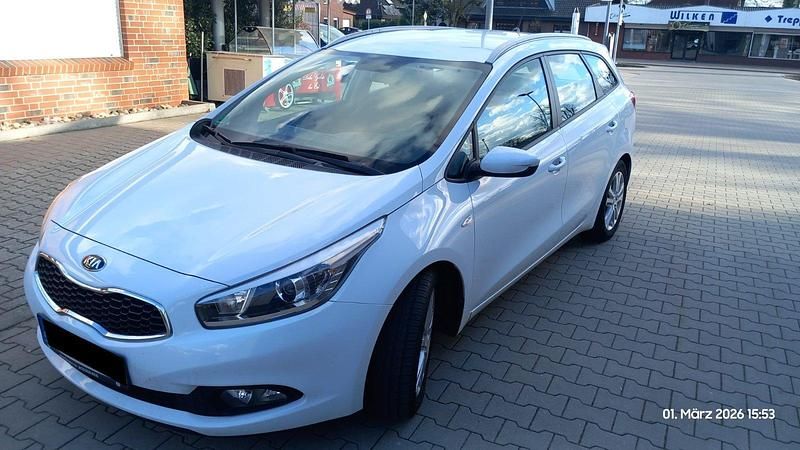 Usado Kia Ceed 99 HP (72 kW) 2013 Branco Citadino