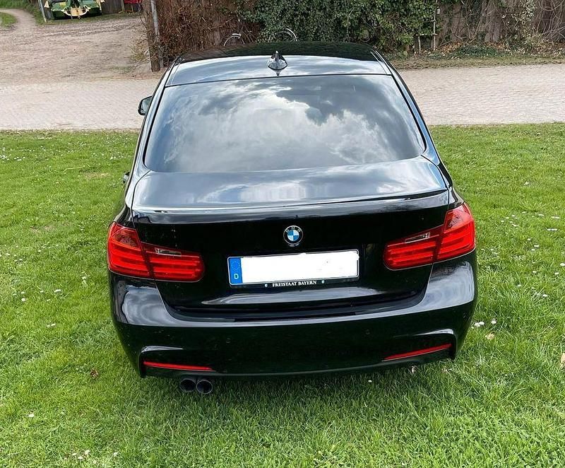 Second-hand BMW 320 Performance 184 CP (135 kW) 2013 Negru Berlinǎ