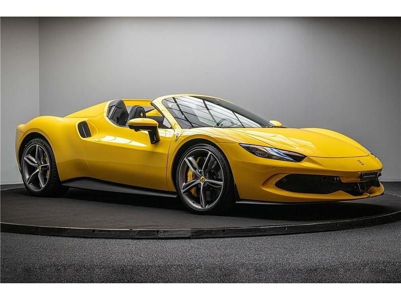 Gebraucht Ferrari 296 901 PS (662 kW) 2023 Gelb Cabrio