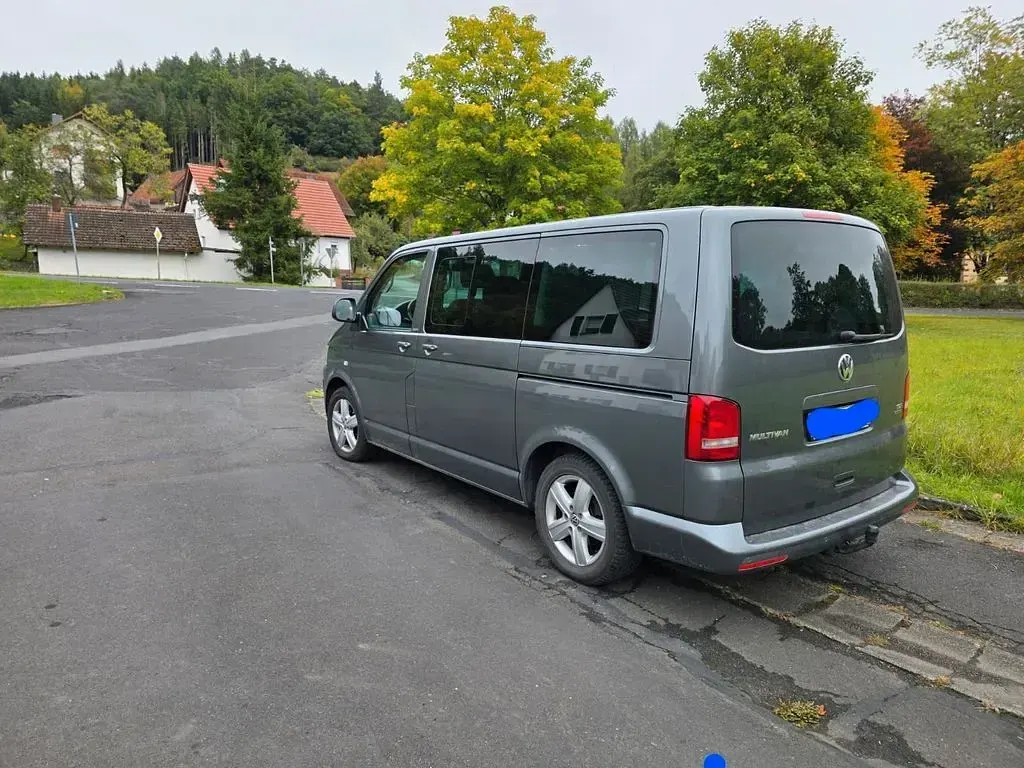 Gebraucht VW Multivan 179 PS (131 kW) 2012 Grau Van / Kleinbus