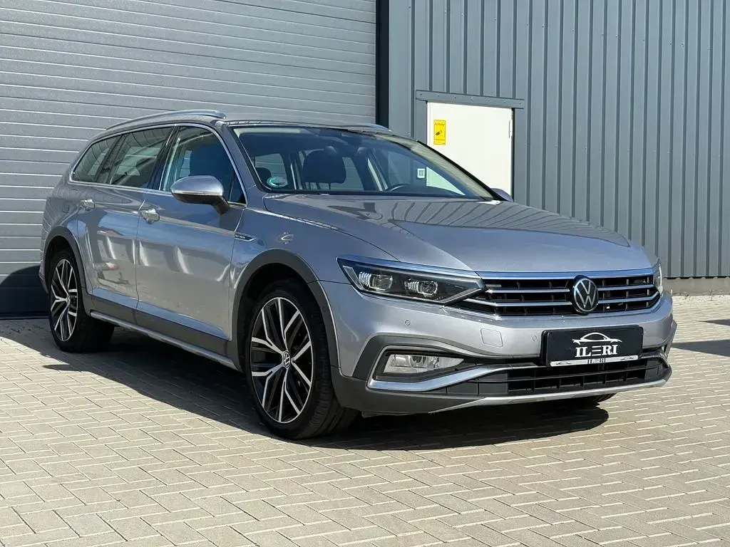 Gebraucht VW Passat Alltrack 200 PS (147 kW) 2023 Silber Kombi