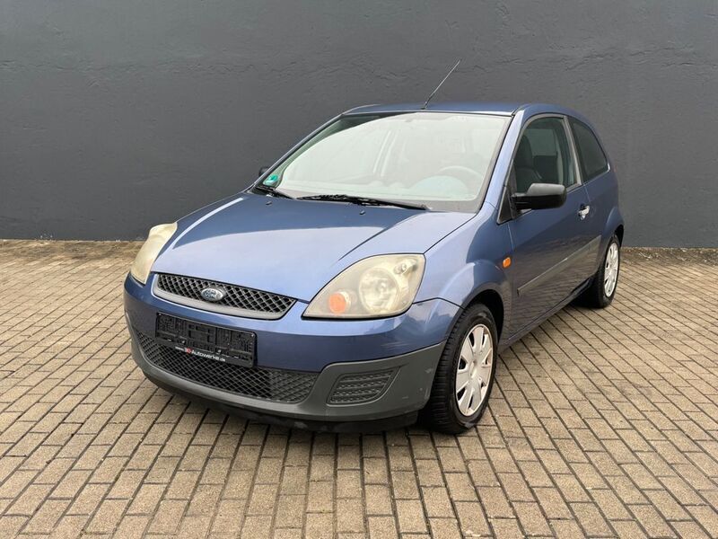 Blau Gebraucht 2006 Ford Fiesta Ambiente Kleinwagen | 2.490 € (Fairer Preis) - Bild 1/4