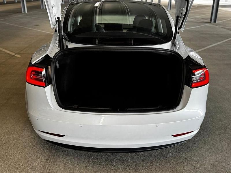 Gebraucht Tesla Model 3 Standard Range Plus 239 kW (325 PS) 2021 Weiß Limousine