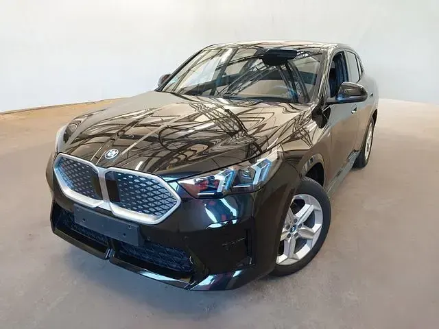 Gebraucht BMW iX2 M Sport 150 kW (204 PS) 2025 Schwarzkeine angabe SUV