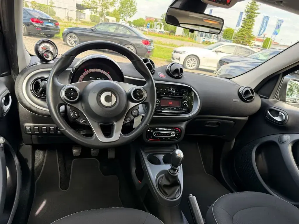 Gebraucht Smart ForFour 90 PS (66 kW) 2019 Schwarz Kleinwagen
