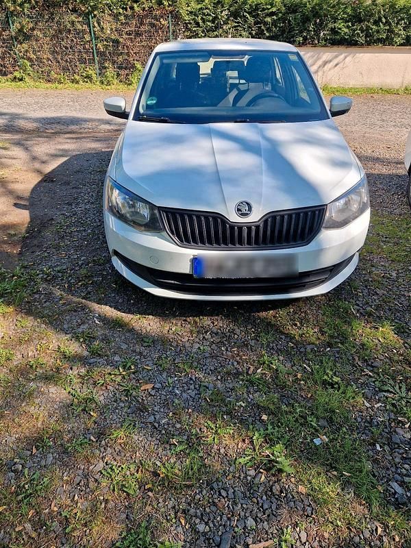 Weiß Gebraucht 2017 Skoda Fabia Kleinwagen | 5.000 € (Teuer) - Bild 1/4