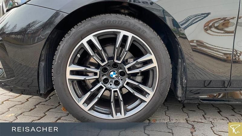 Gebraucht BMW 520 Comfort Edition 197 PS (144 kW) 2025 Saphirschwarz metallic Kombi