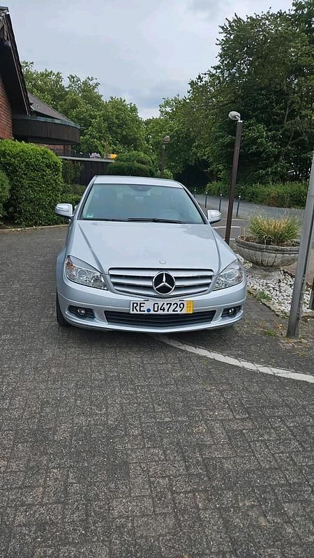 Silber Gebraucht 2008 Mercedes C220 Limousine | 4.500 € (Superpreis) - Bild 1/4