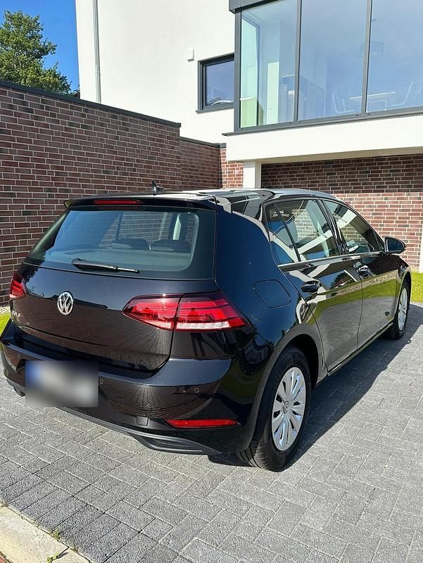 Gebraucht VW Golf VII 116 PS (85 kW) 2019 Schwarz Kleinwagen