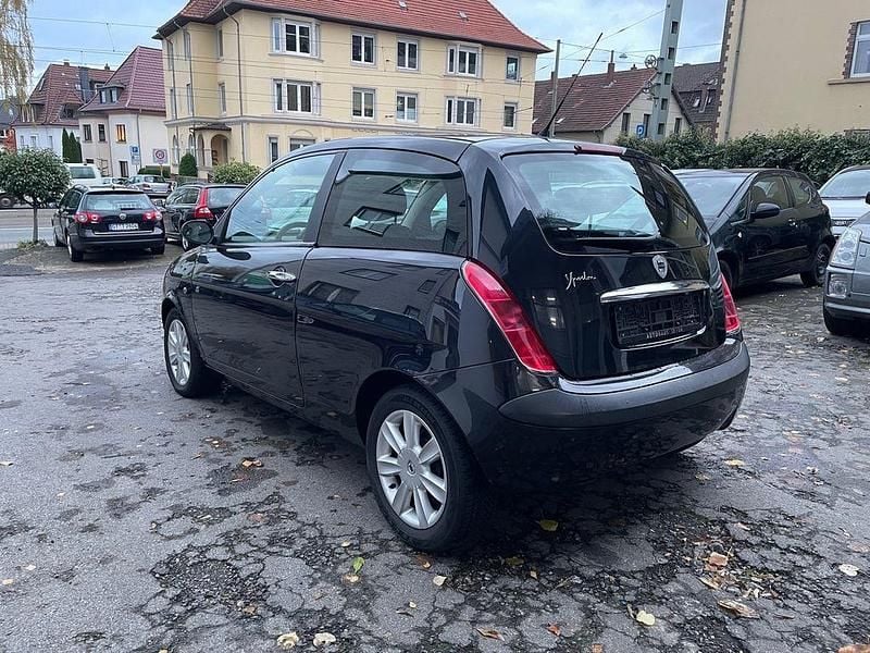 Second-hand Lancia Ypsilon 95 CP (69 kW) 2004 Negru Hatchback